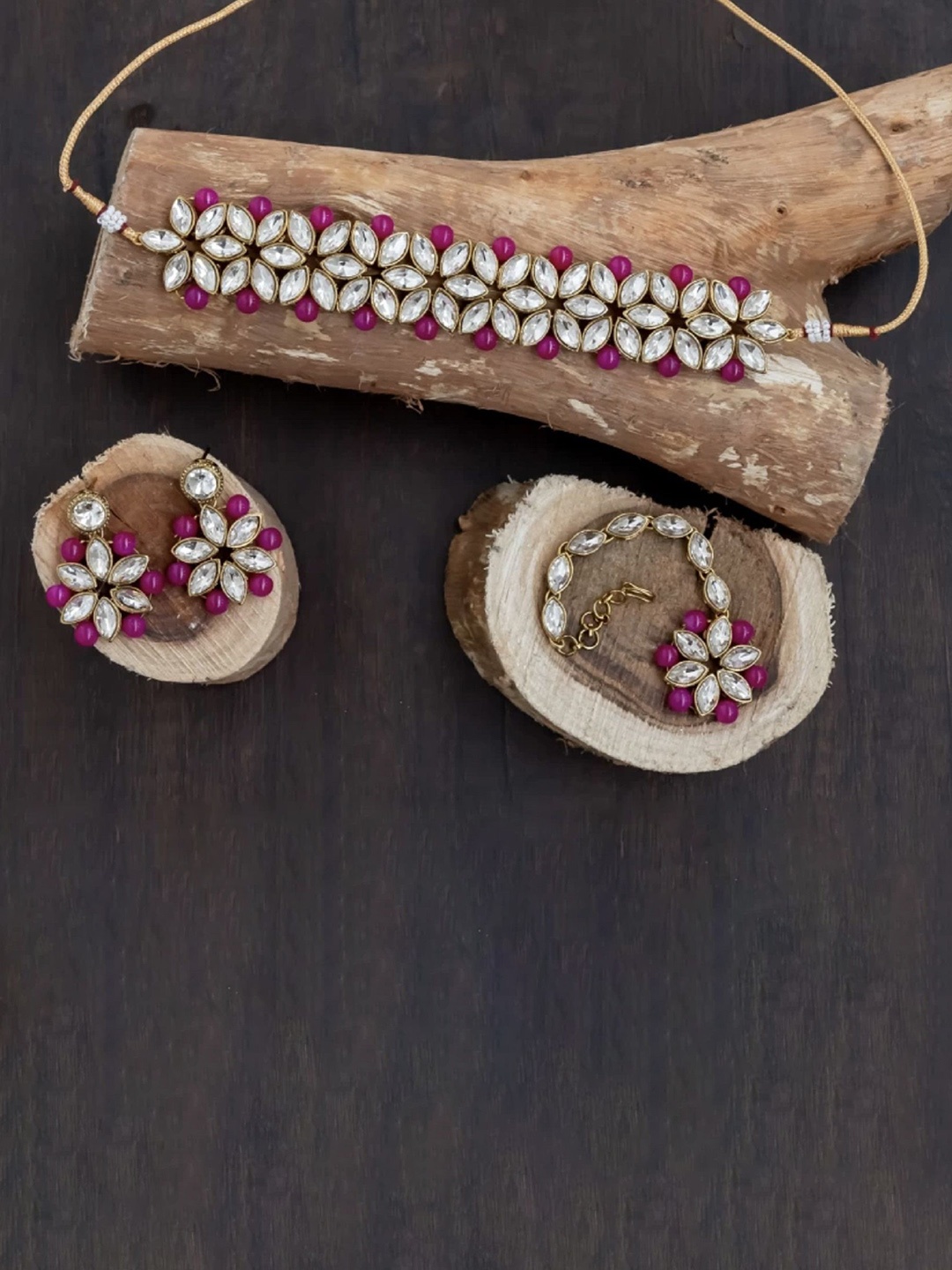 

VIPY HANGER Artificial Stones Studded And Beaded Jewellery Set, Gold