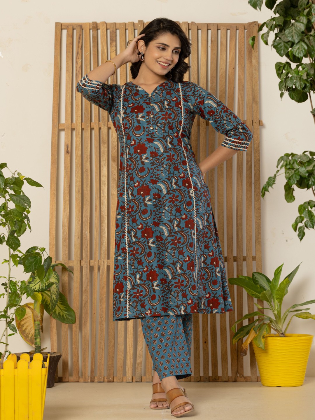 

Krati Creations Women Floral Printed Regular Pure Cotton Kurta with Trousers, Grey