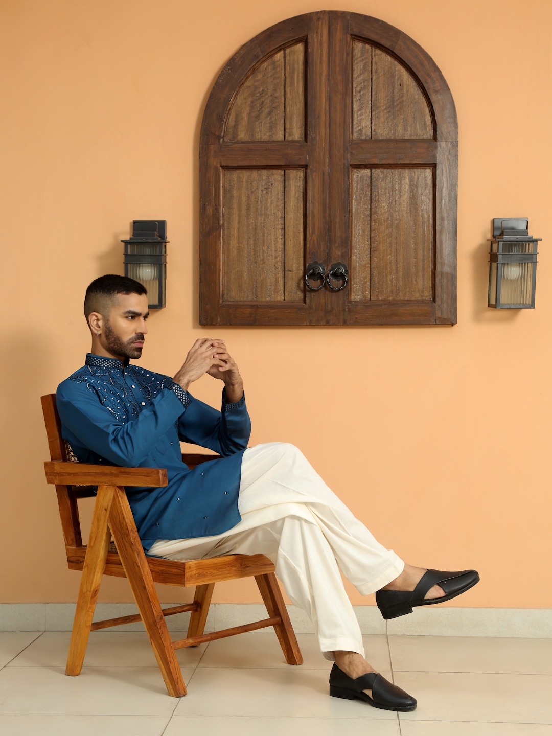 

KRAFT INDIA LUXE Floral Embroidered Thread Work Mandarin Collor Straight Kurta, Blue