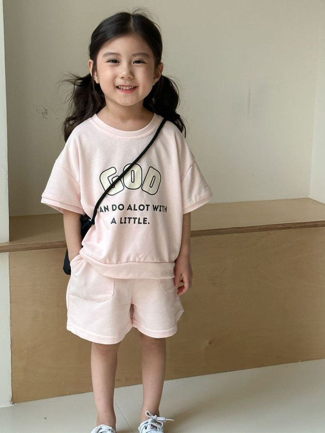 

LULU & SKY Girls Printed Round Neck T-shirt With Shorts Clothing Set, Pink