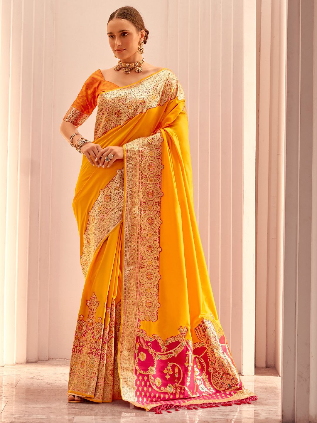 

DIVASTRI Woven Design Zari Silk Blend Designer Saree, Yellow