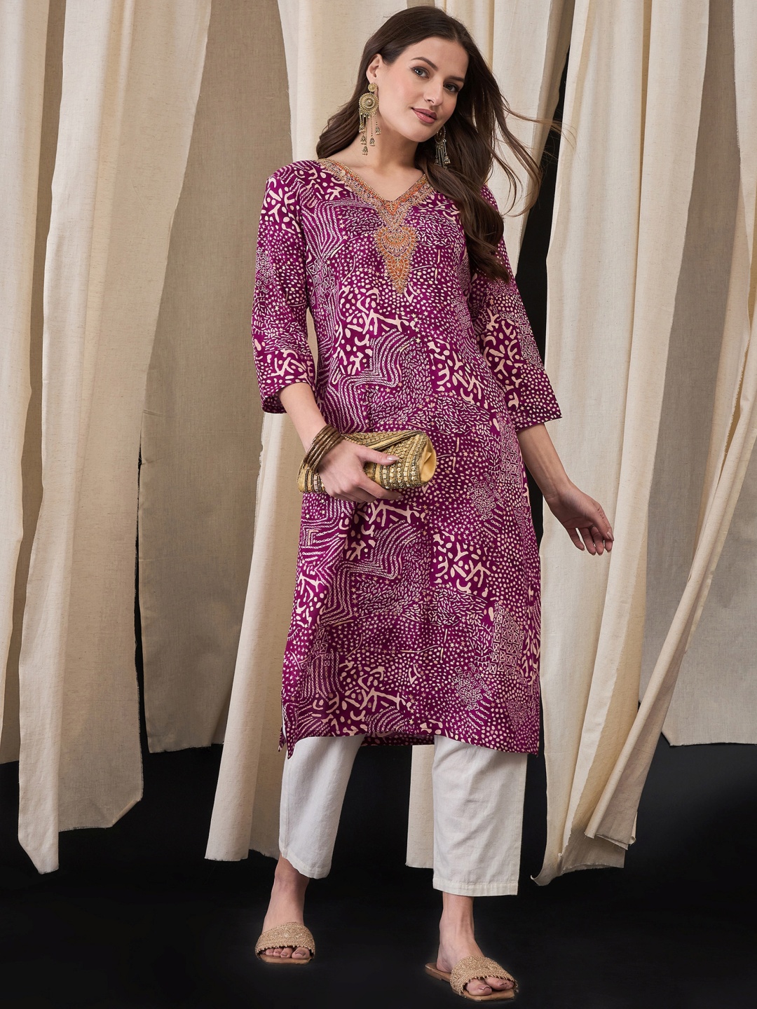 

Anouk Abstract Printed V-Neck Thread Work Straight Kurta, Purple