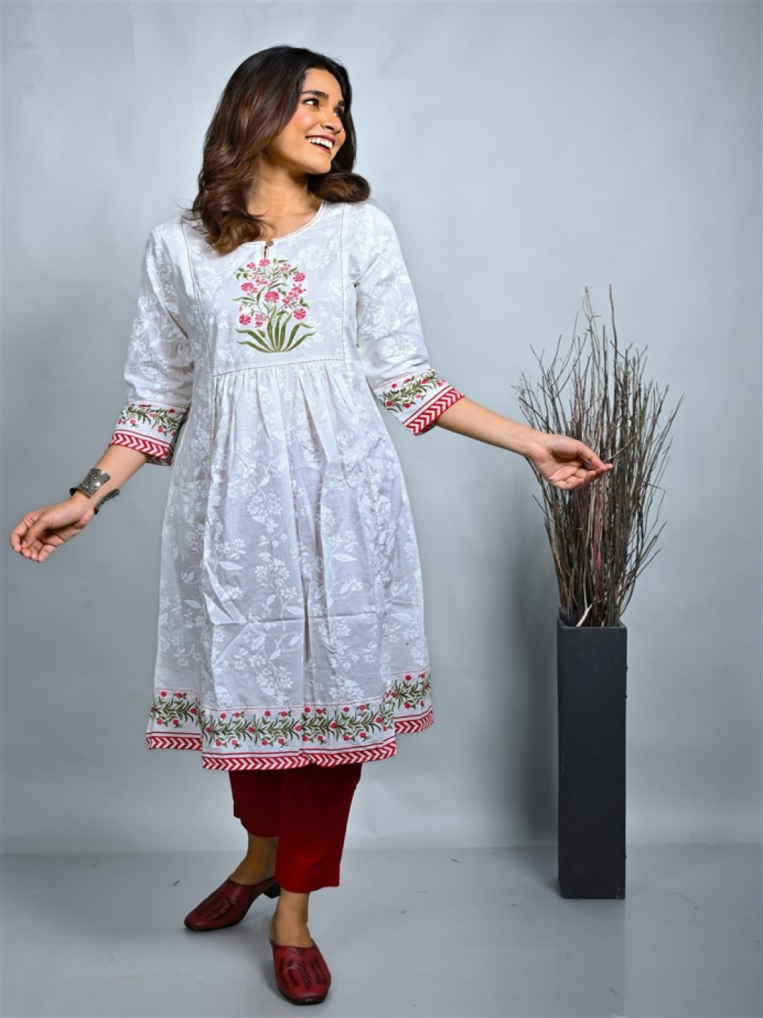 

Earthwear Floral Printed Round Neck Pleated A-Line Pure Cotton Kurta, White