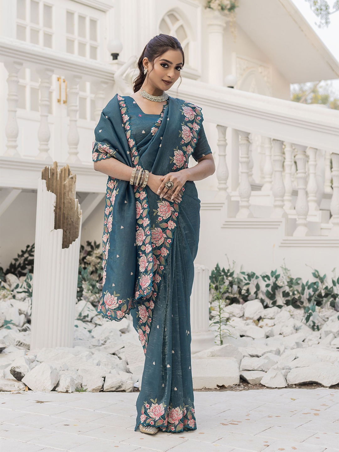 

DEVATITHI Floral Chikankari Saree, Blue