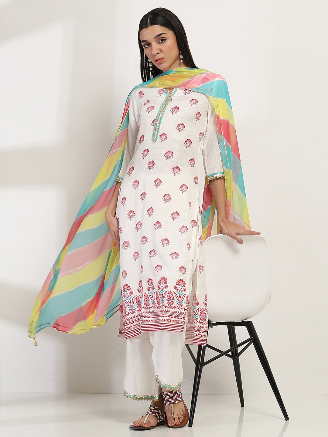 

Rangriti Women Floral Printed Regular Kurta with Palazzos & With Dupatta, White