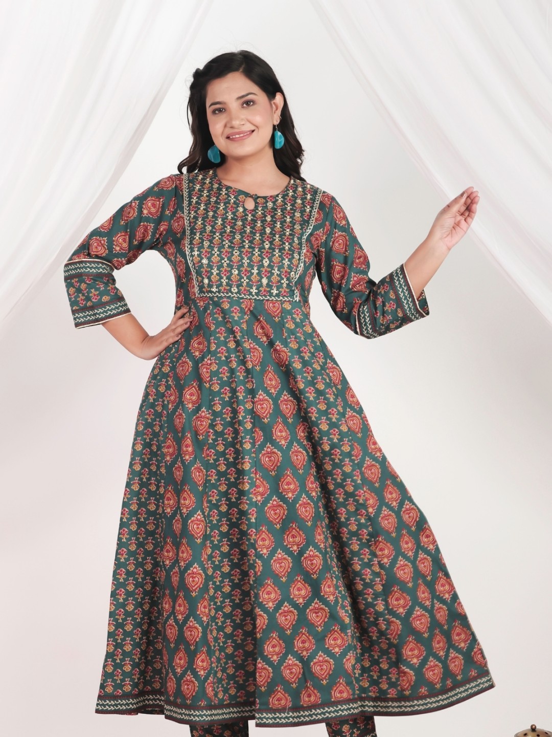 

Aramya Women Floral Printed Keyhole Neck Thread Work Anarkali Kurta, Green