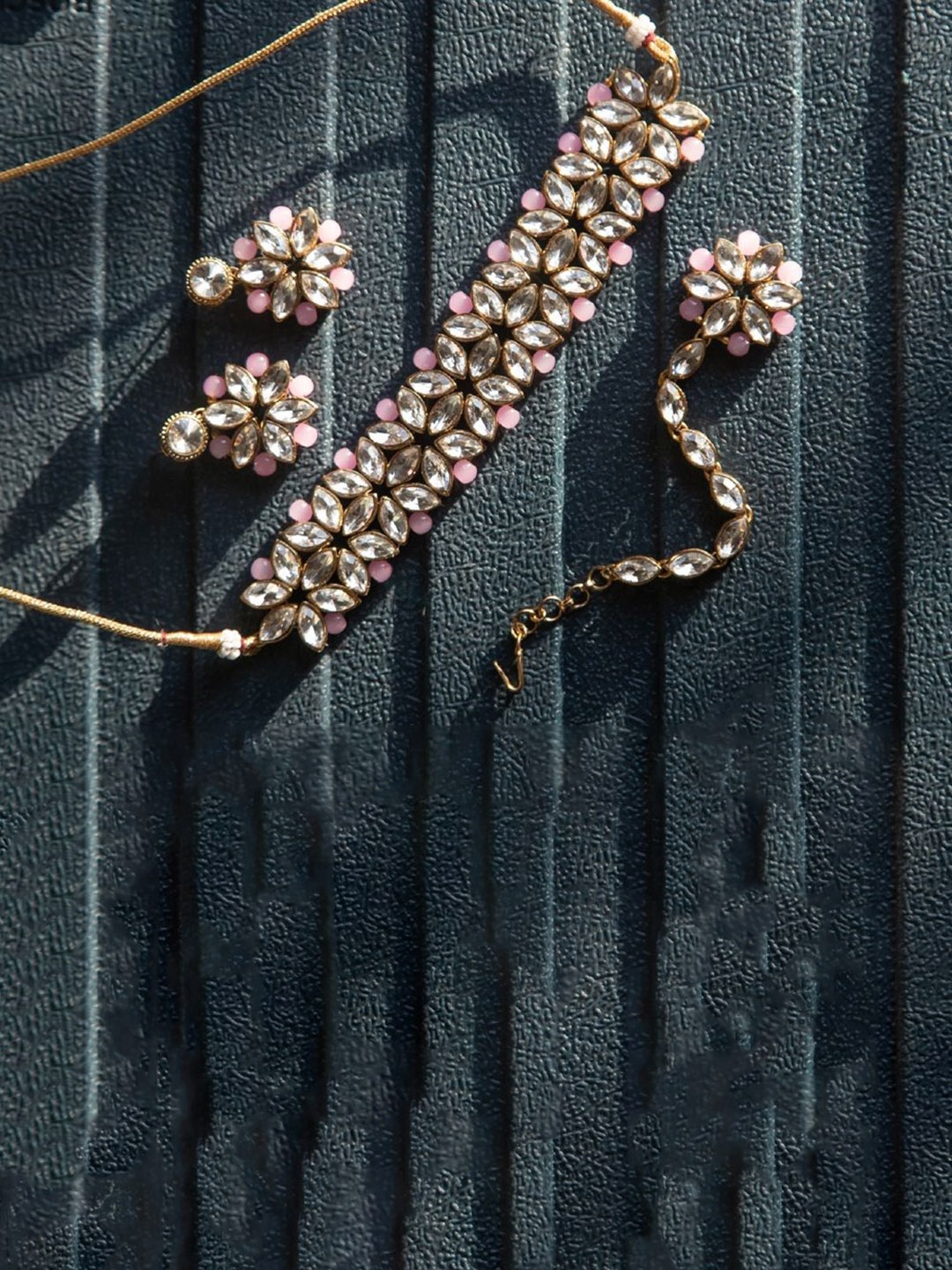 

VIPY HANGER Stone Studded & Beaded Jewellery Set, Gold