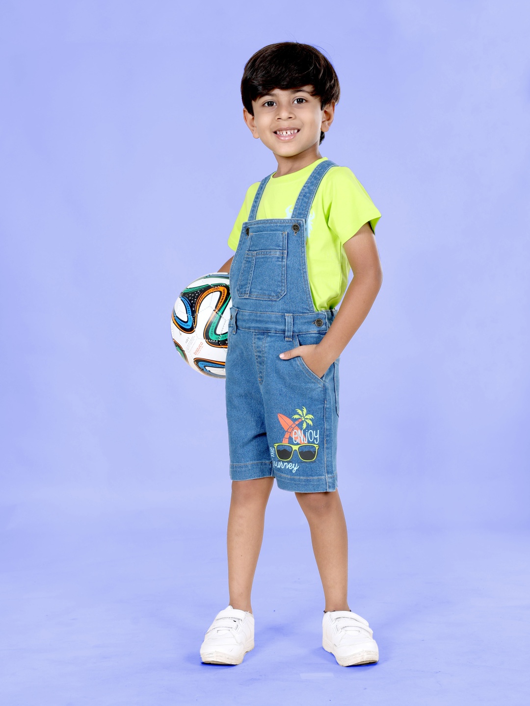 

KiddoPanti Boys Printed Round Neck Pure Cotton T-shirt And Denim Dungarees, Green