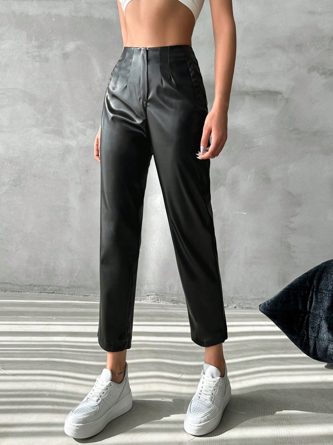

HIGH BUY Women Skinny Fit Pleated Trousers, Black
