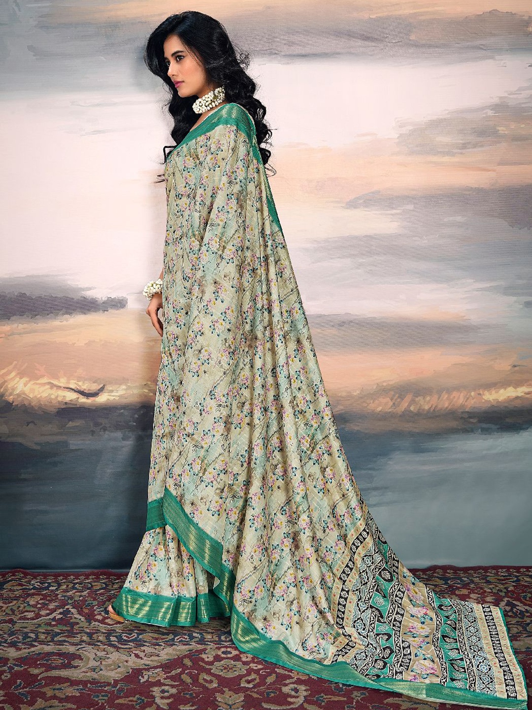 

DIVASTRI Floral Zari Designer Saree, Green