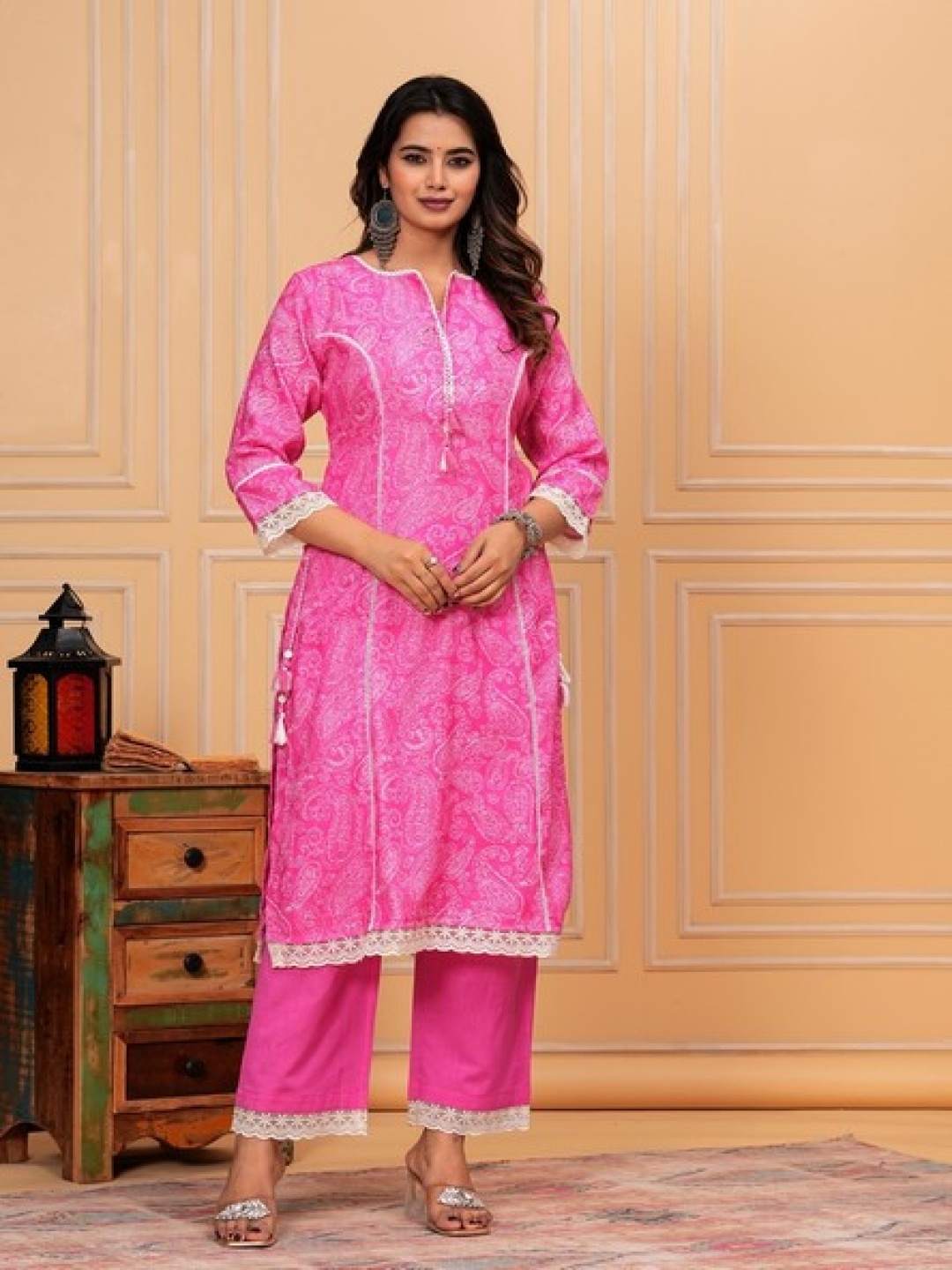 

Kanahari Women Paisley Printed Regular Pure Cotton Kurti with Palazzos, Pink