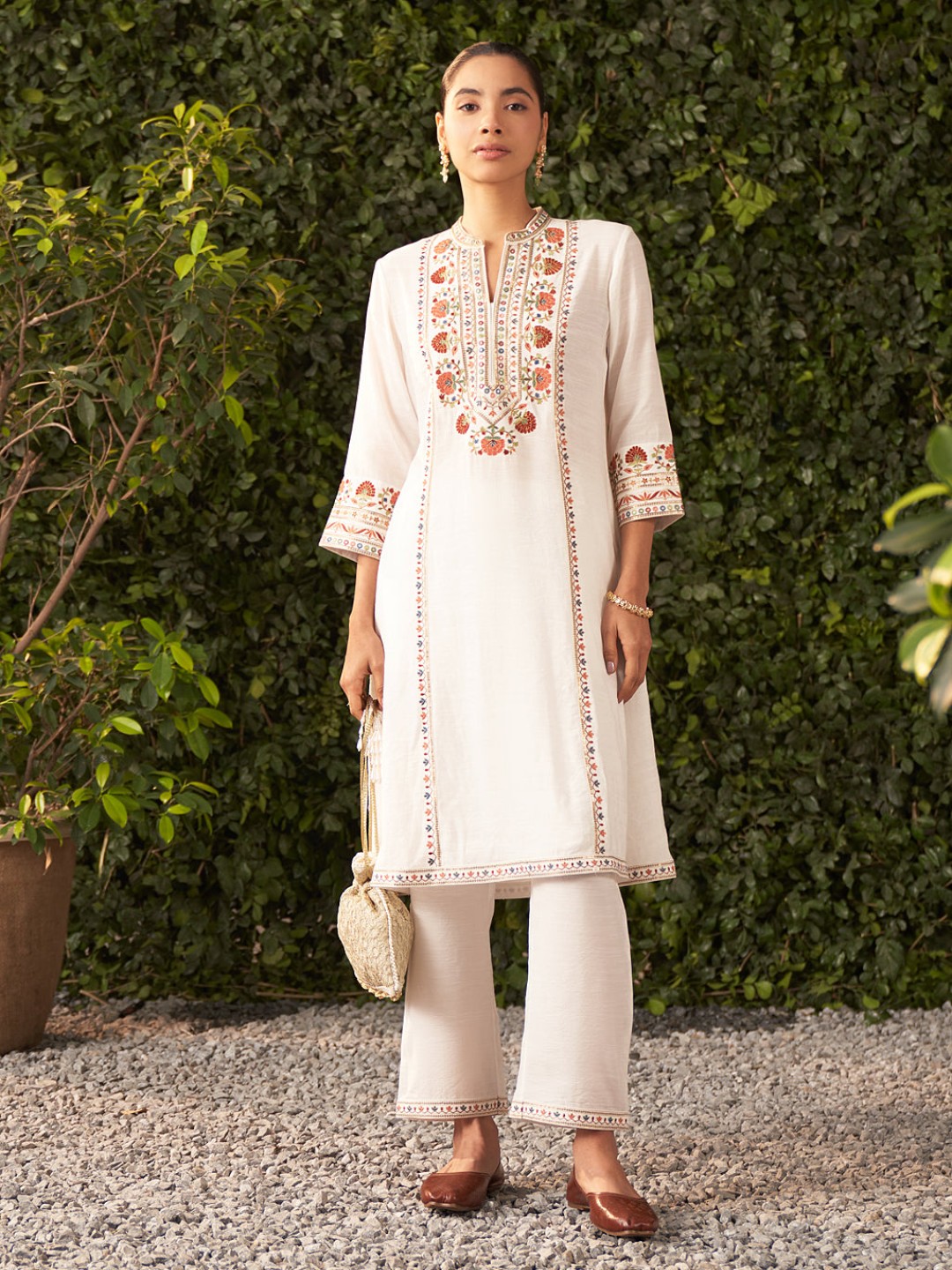 

Lakshita Women Floral Embroidered Regular Thread Work Kurta with Trousers, Off white