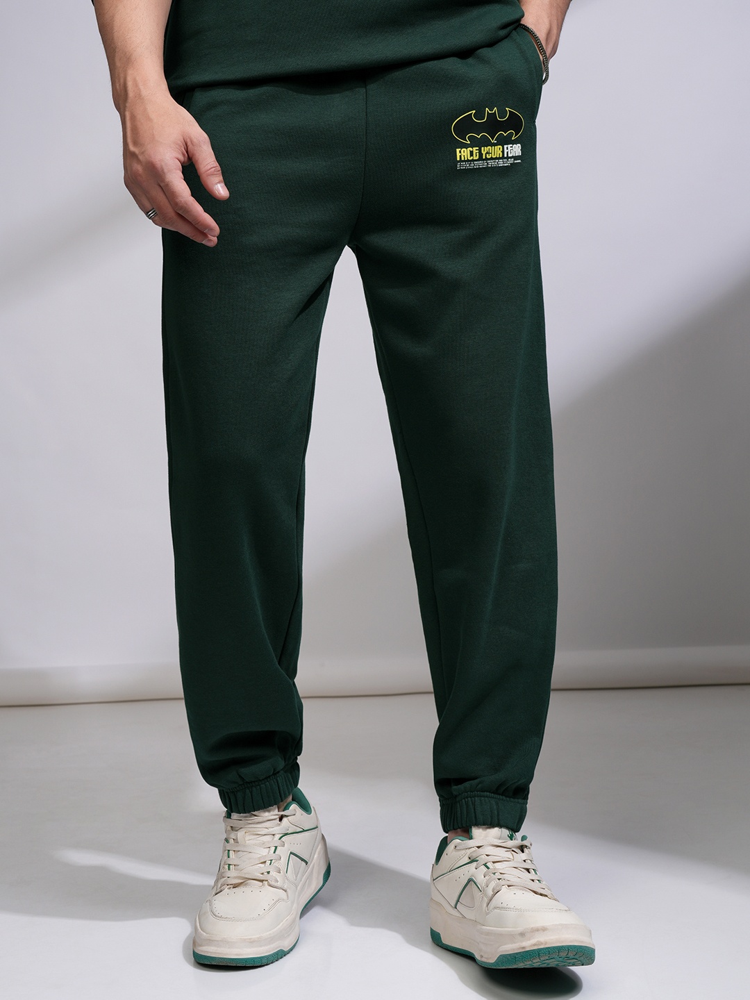 

HIGHLANDER Men Printed Joggers Trousers, Olive