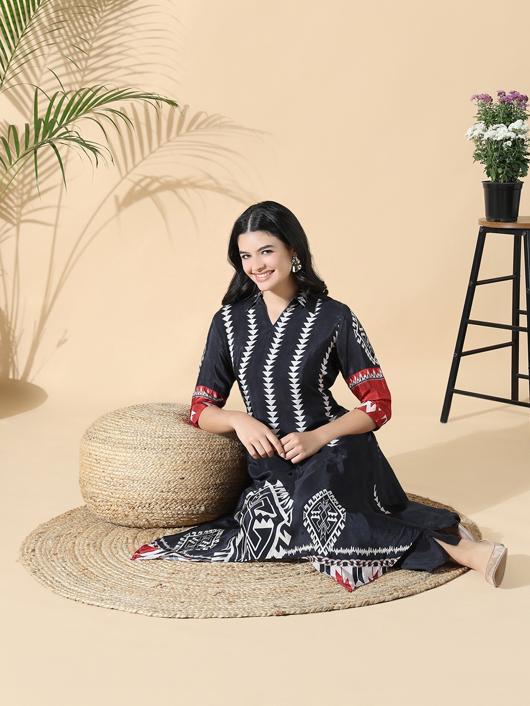 

SHOWOFF Women Printed Regular Kurta with Trousers, Black