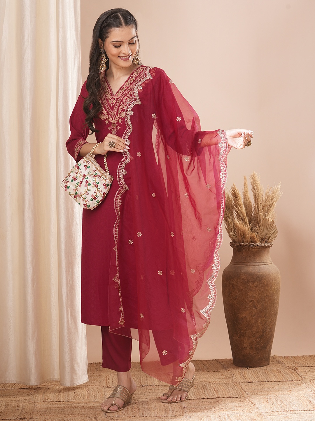 

FASHOR Women Ethnic Motifs Embroidered Regular Kurta with Trousers & With Dupatta, Maroon