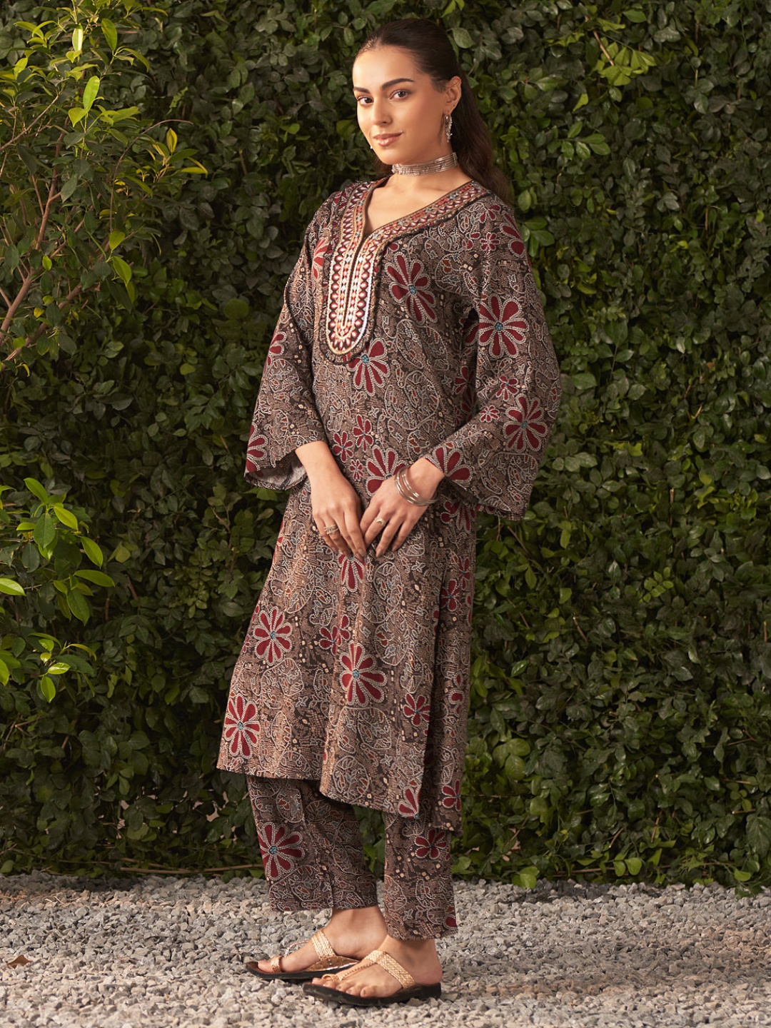 

Lakshita Women Floral Printed Regular Mirror Work Kurta with Trousers, Black