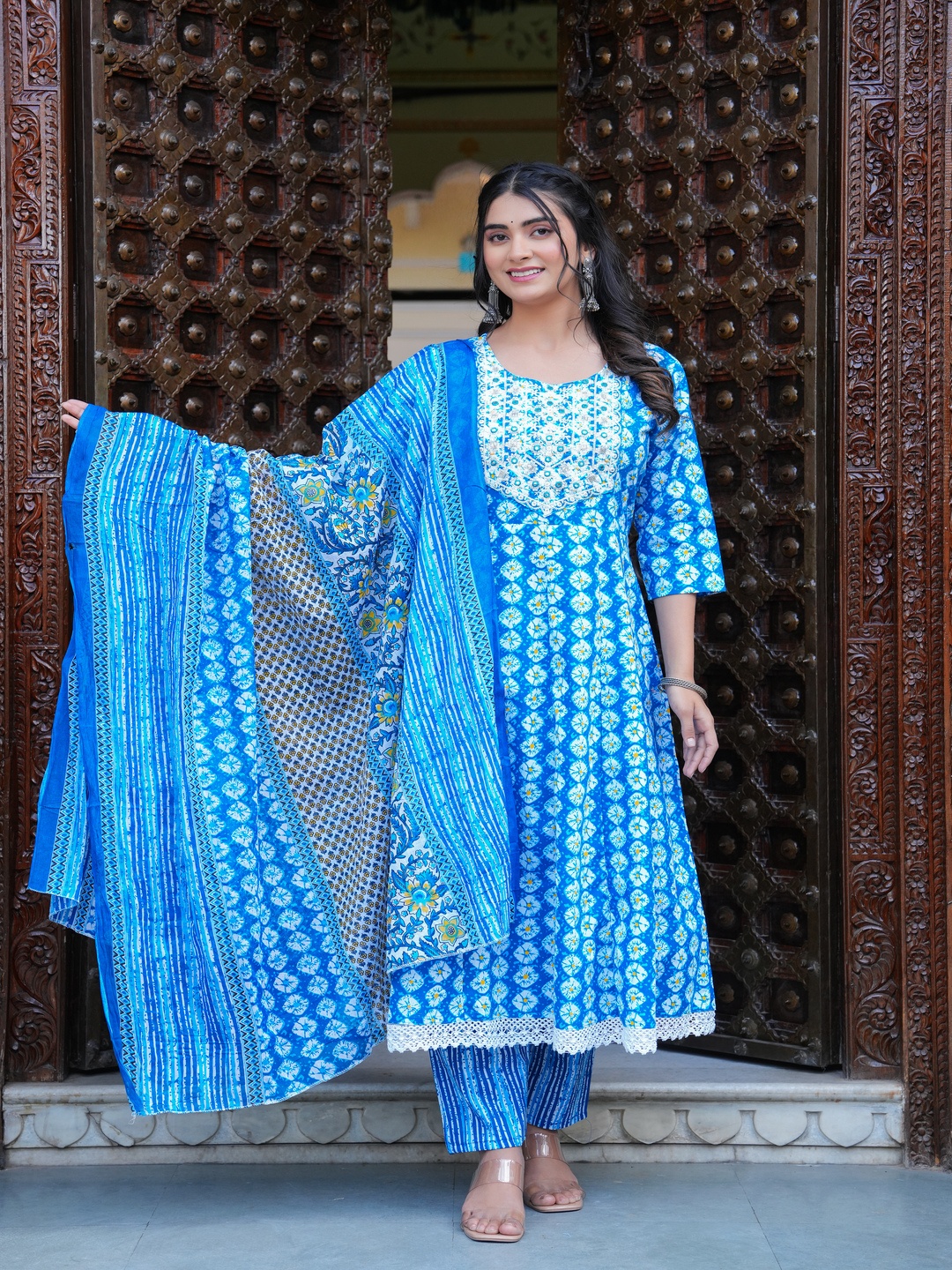 

SINGNI Women Floral Printed Regular Pure Cotton Kurta with Palazzos & With Dupatta, Blue