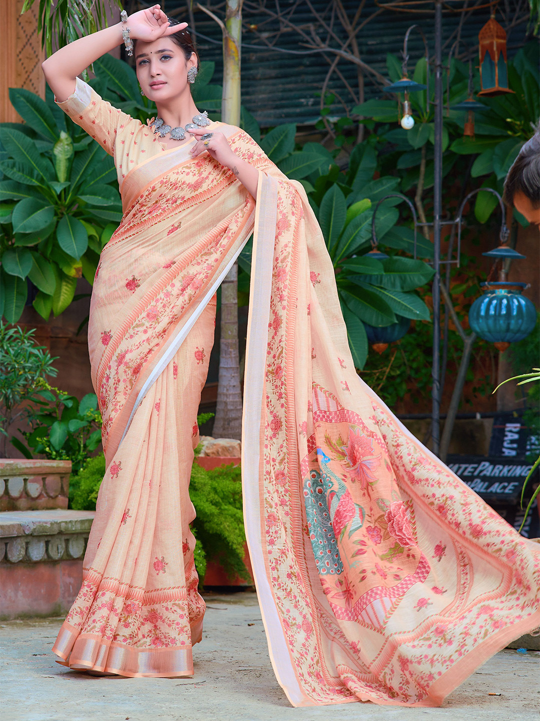 

Moda Rapido Floral Designer Block Print Saree, Cream