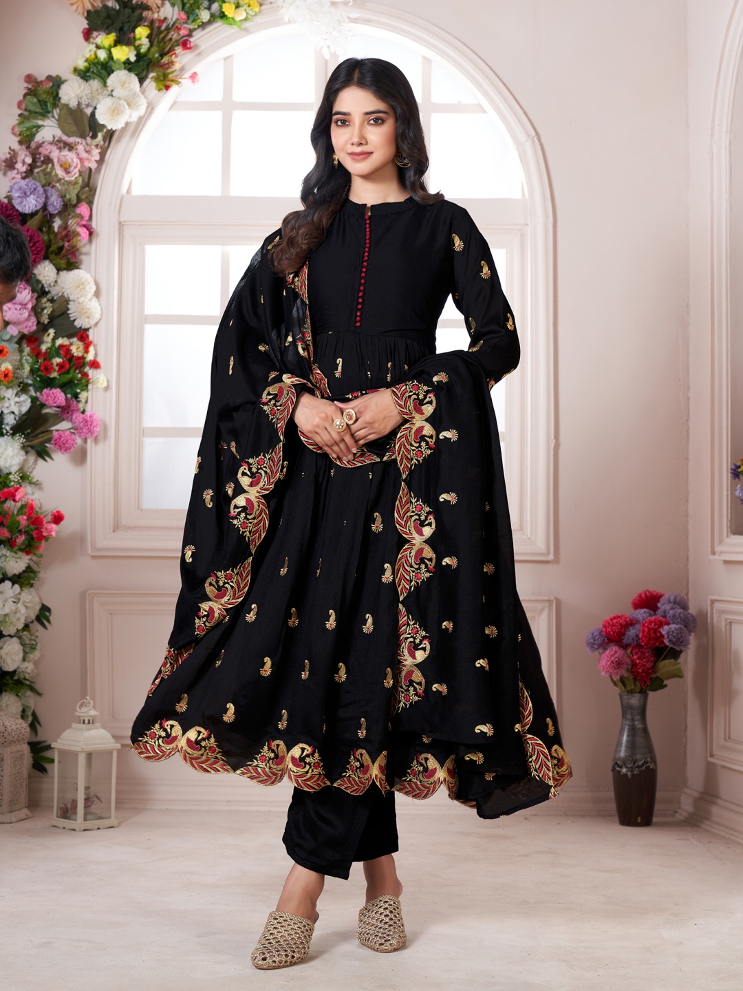 

Hirvanti Fashion Women Ethnic Motifs Embroidered Regular Kurta with Palazzos & With Dupatta, Black