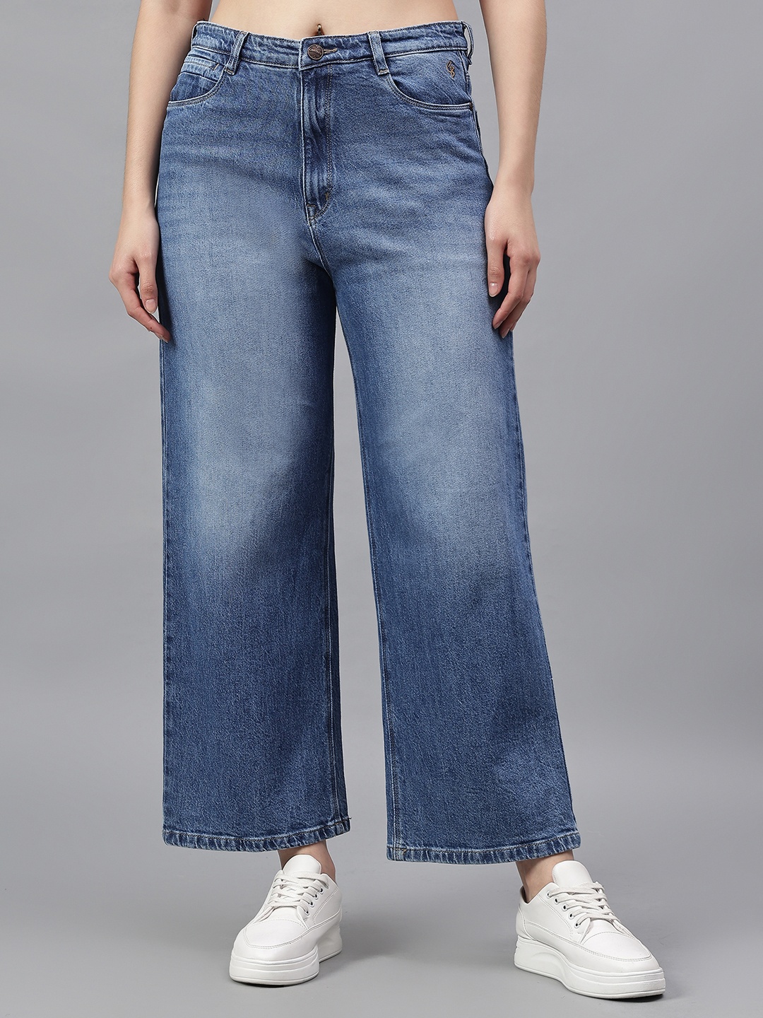 

Cantabil Women Original Bootcut Light Fade Jeans, Blue