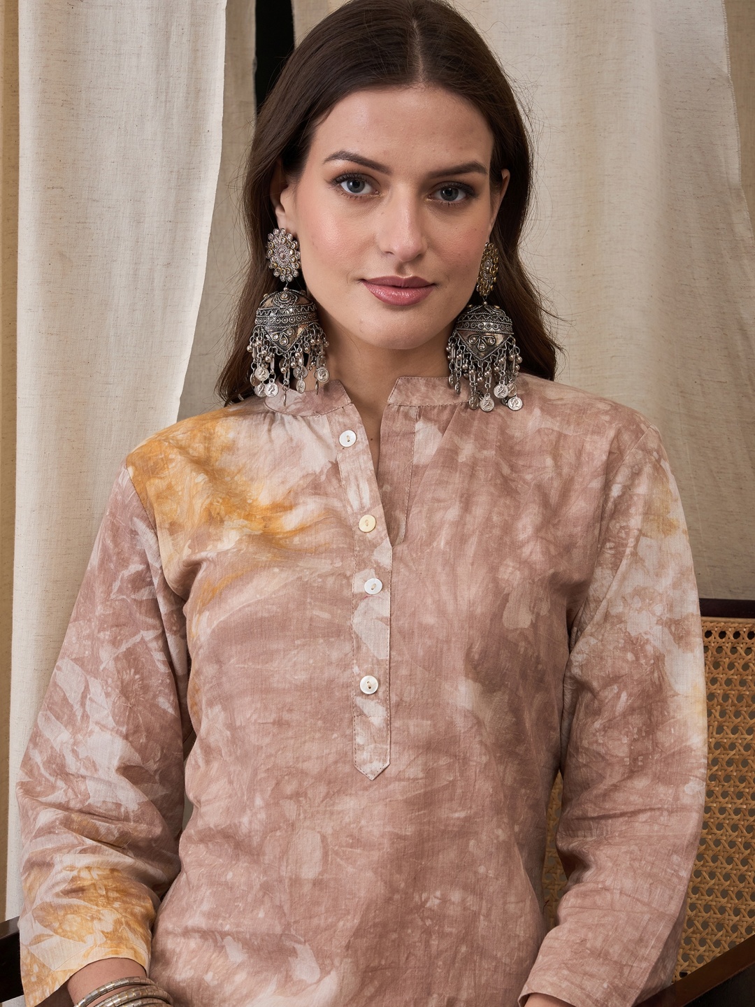 

Anouk Floral Dyed Mandarin Collar Straight Kurta, Brown