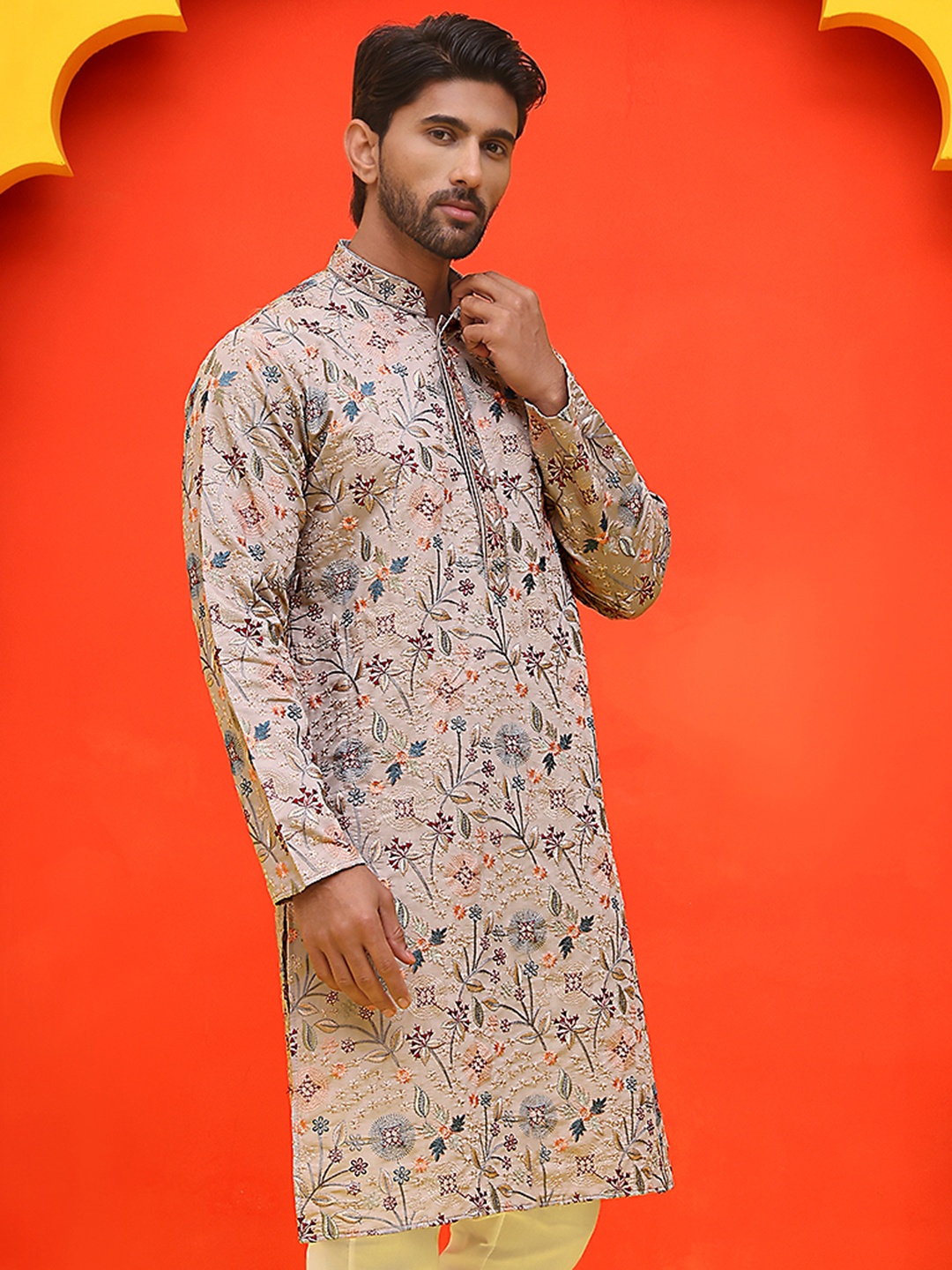 

Jompers Floral Embroidered Mandarin Collar Sequinned Silk Cotton Straight Kurta, Cream