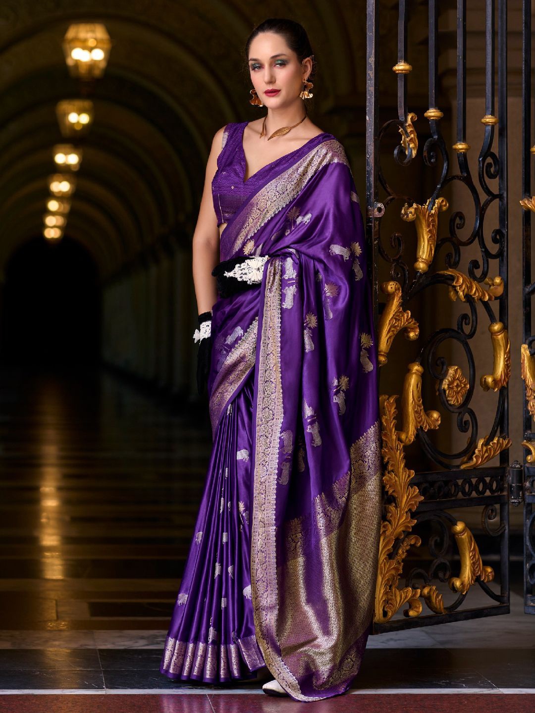 

DIVASTRI Woven Design Zari Satin Saree, Violet