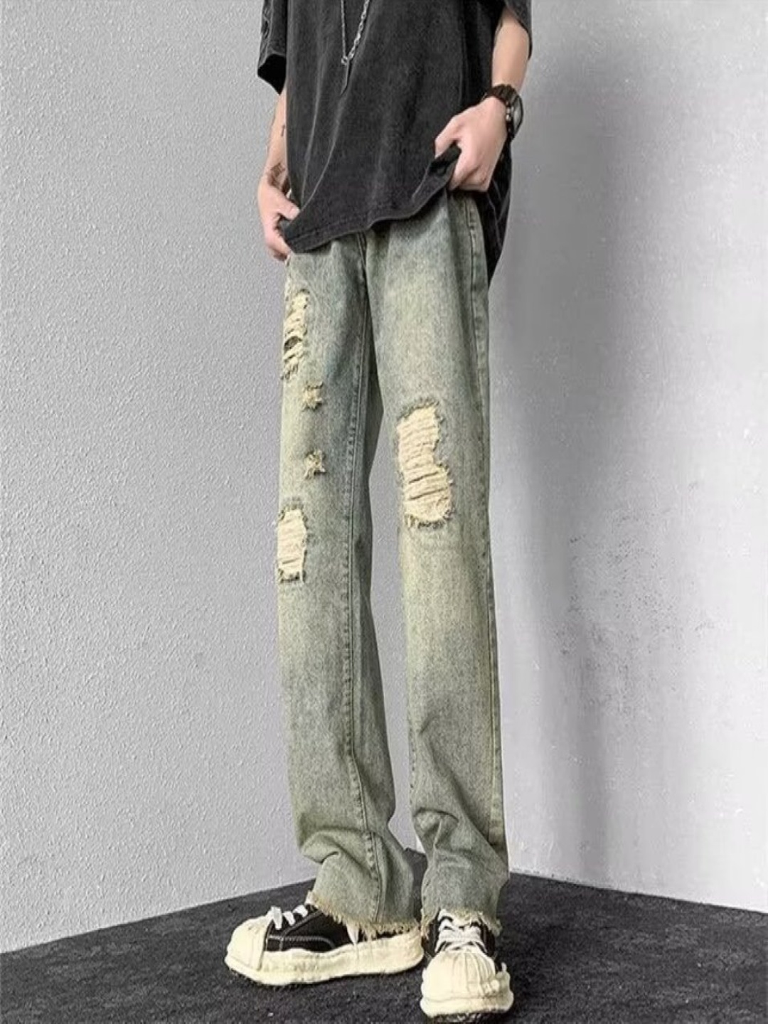 

StyleCast Men Straight Fit Mildly Distressed Light Fade Jeans, Blue