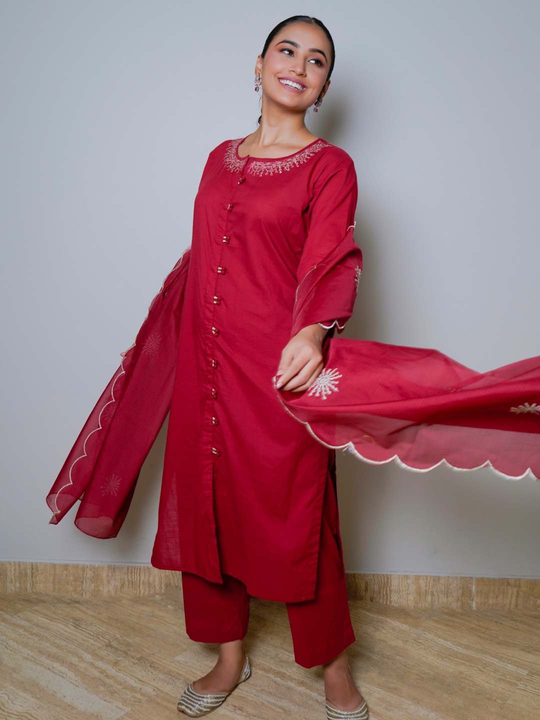 

Sindh Fashion Women Regular Kurta with Trousers & With Dupatta, Red