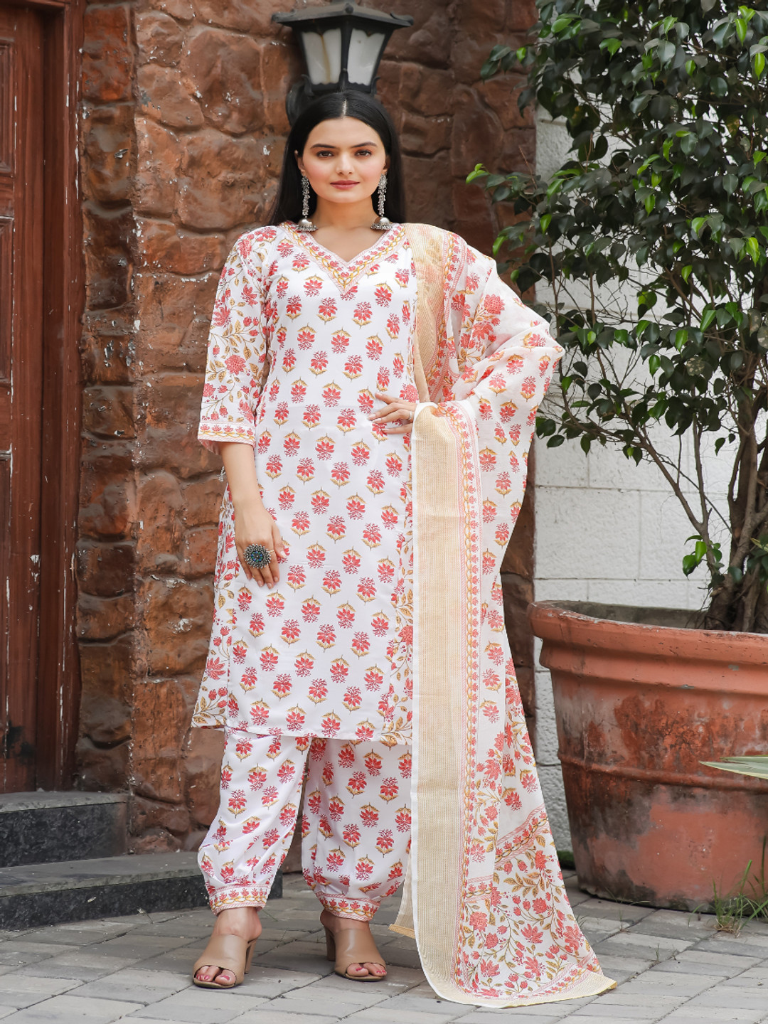 

DIVASTRI Women Floral Printed Regular Pure Cotton Kurta with Salwar & With Dupatta, Orange