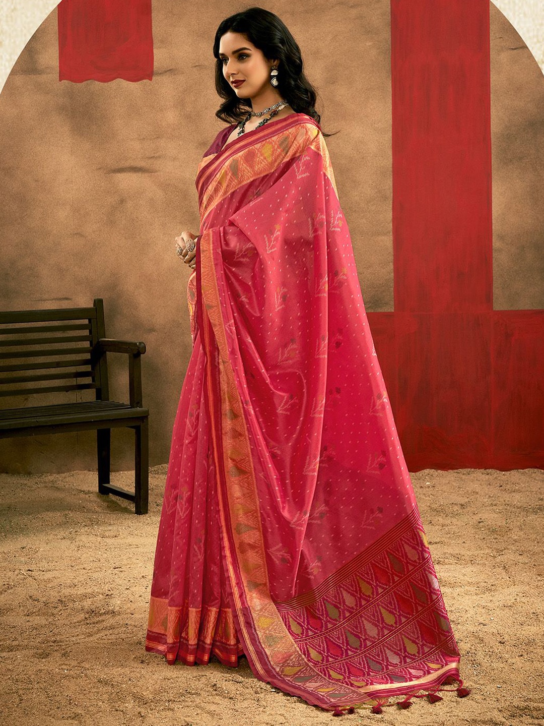 

Ishin Ethnic Motifs Zari Silk Blend Saree, Pink