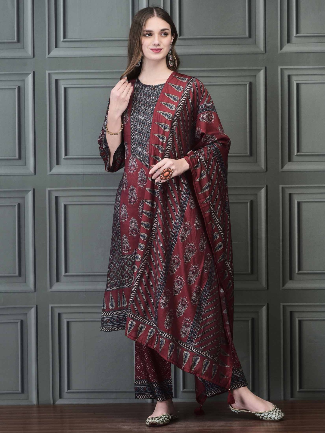 

Shree Women Floral Printed Regular Liva Kurta with Trousers & With Dupatta, Maroon