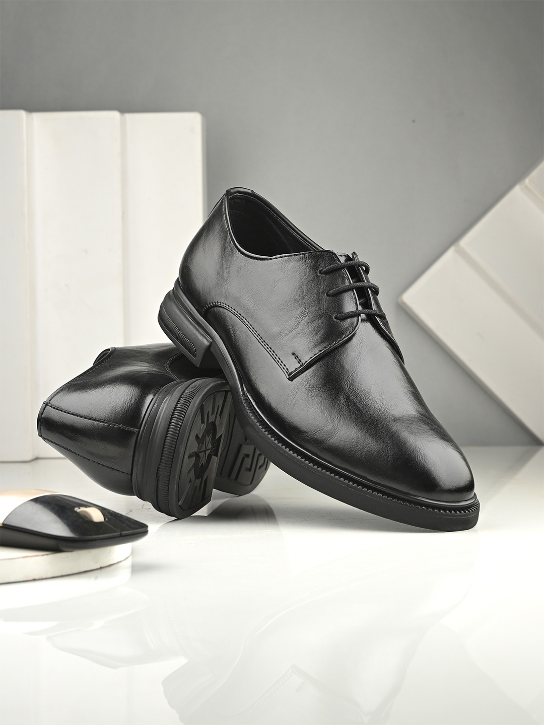 

INVICTUS Men Formal Derbys, Black