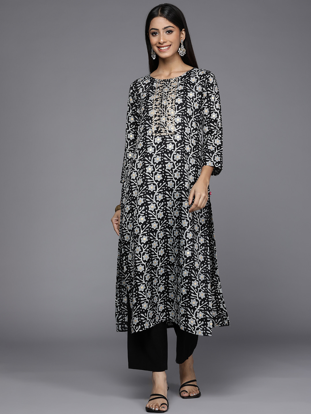 

KSUT Floral Printed Thread Work Cotton Straight Kurta, Black