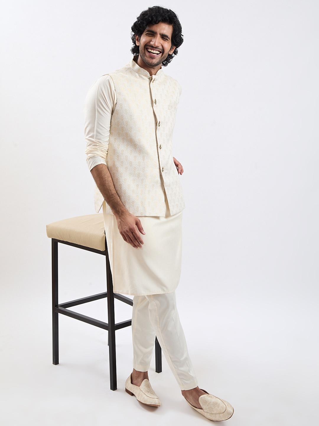 

VASTRAMAY Men Regular Kurta with Pyjamas, Cream