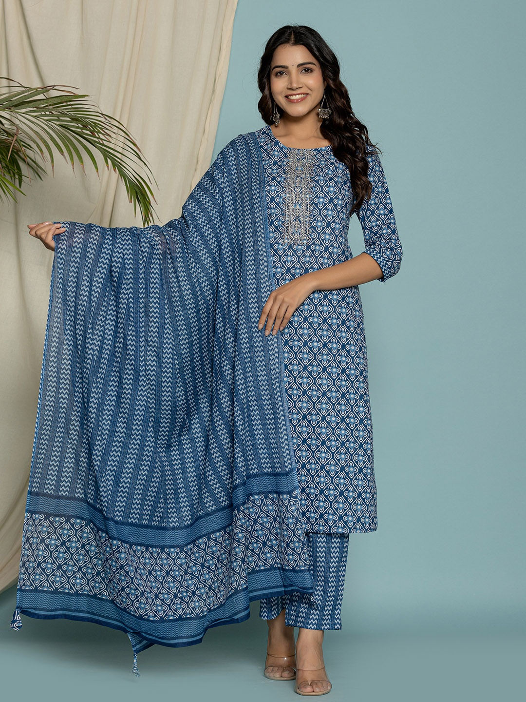 

Meena Bazaar Women Floral Printed Regular Kurta with Trousers & With Dupatta, Blue