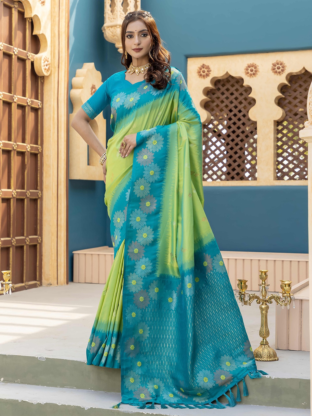

DEVATITHI Woven Design Ethnic Motifs Zari Saree, Green