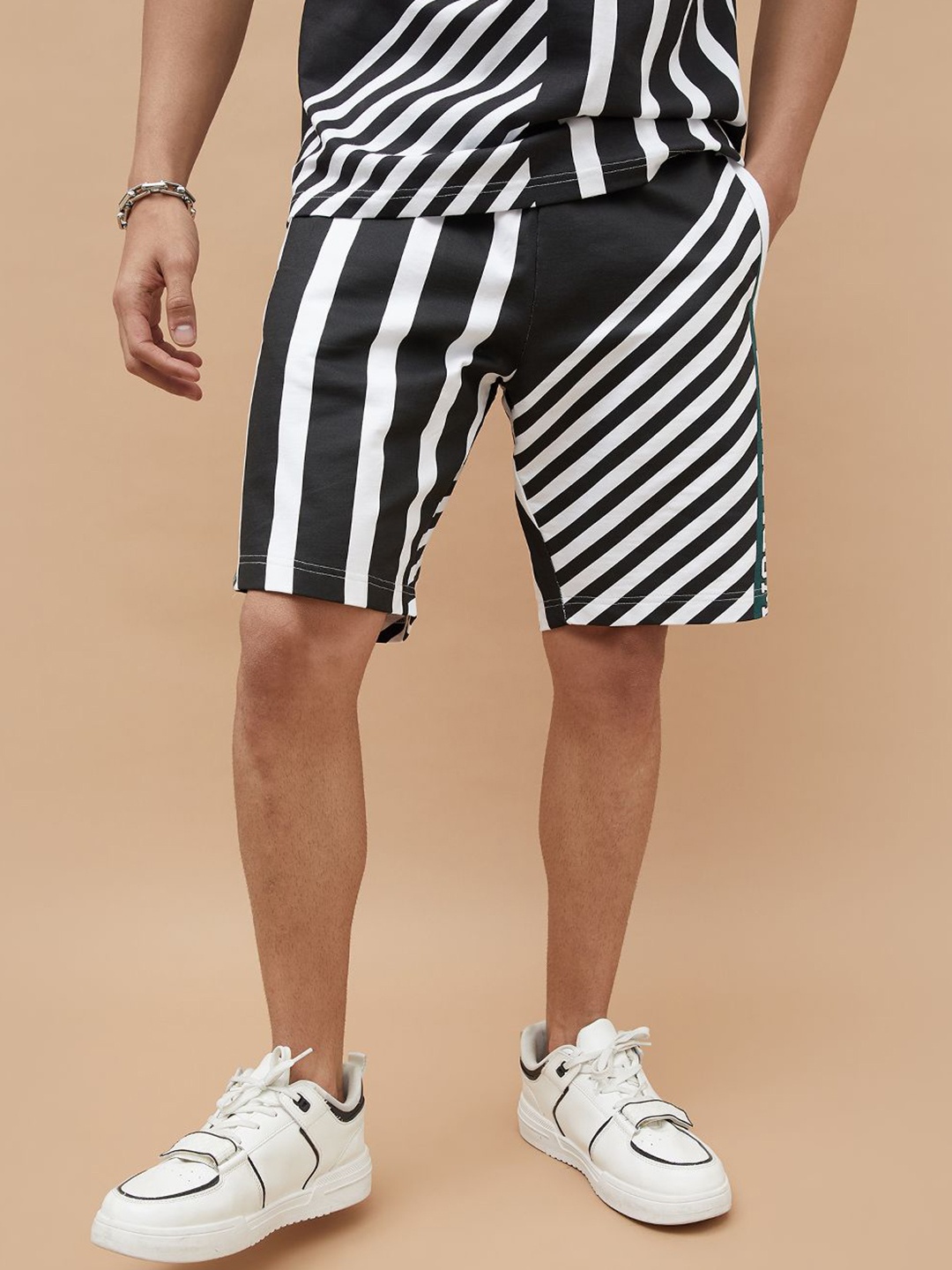 

Fame Forever by Lifestyle Men Striped Technology Shorts, White