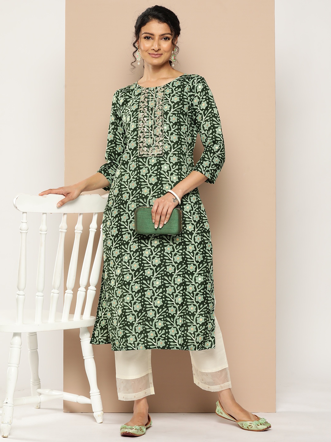 

KSUT Abstract Printed Thread Work Round Neck Cotton Straight Kurta, Green