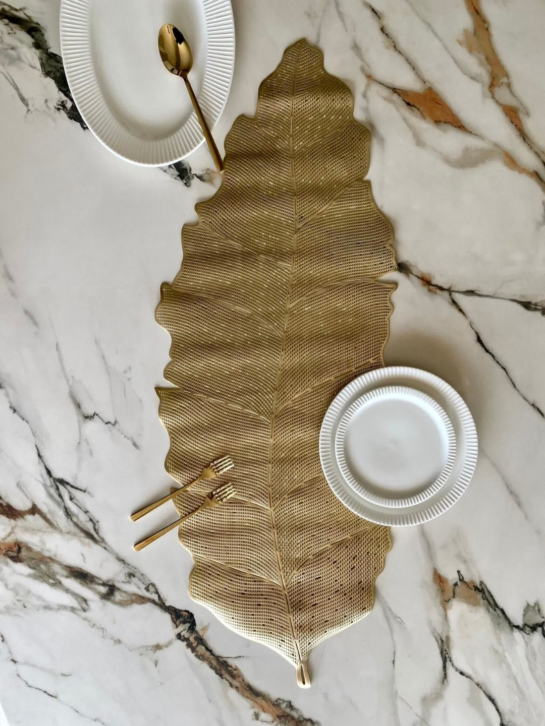 

Mason Home Gold-Toned Palm Textured Table Runner
