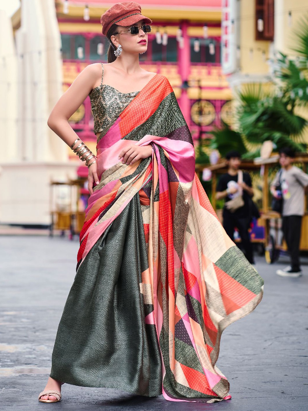 

DIVASTRI Satin Designer Saree, Green