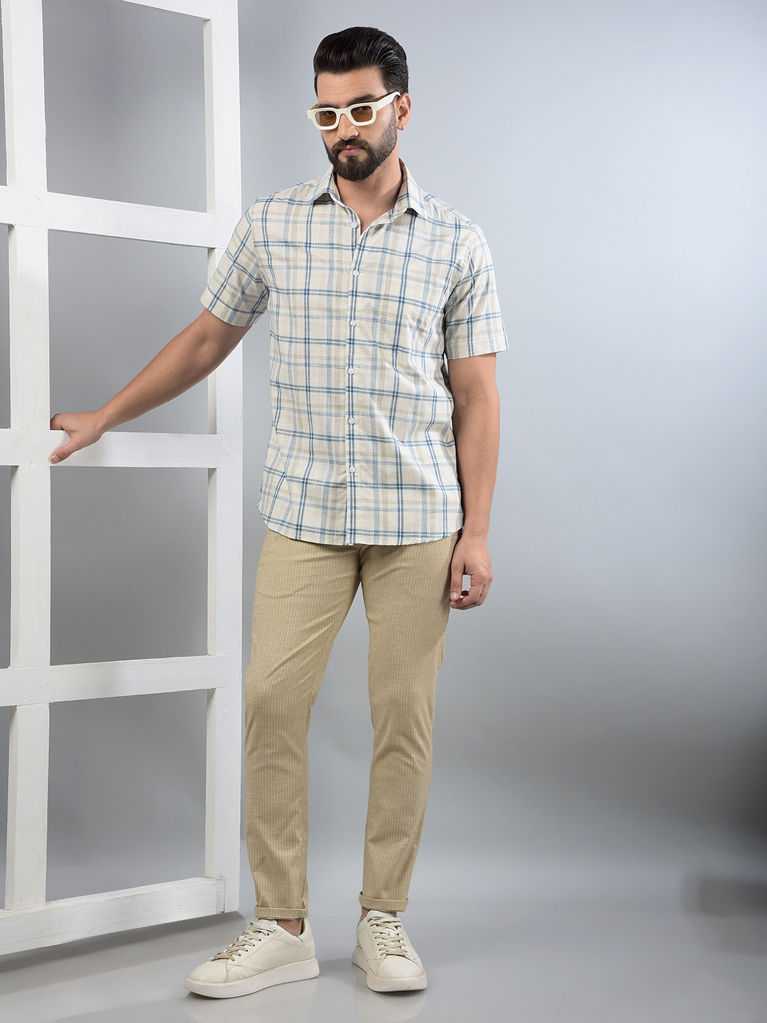 

Crimsoune Club Men Printed Smart Slim Fit Chinos Trousers, Khaki