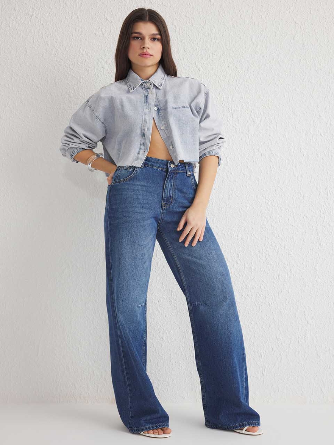 

Trendyol Women Low Distress Light Fade Jeans, Na