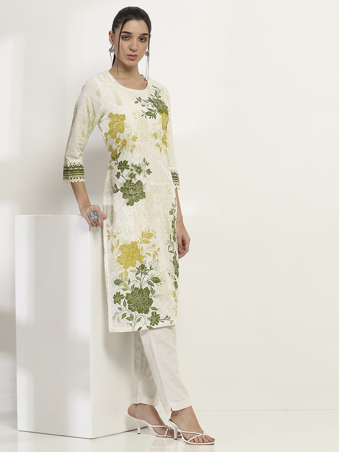 

Rangriti Floral Printed Round-Neck Cotton Straight Kurta, White
