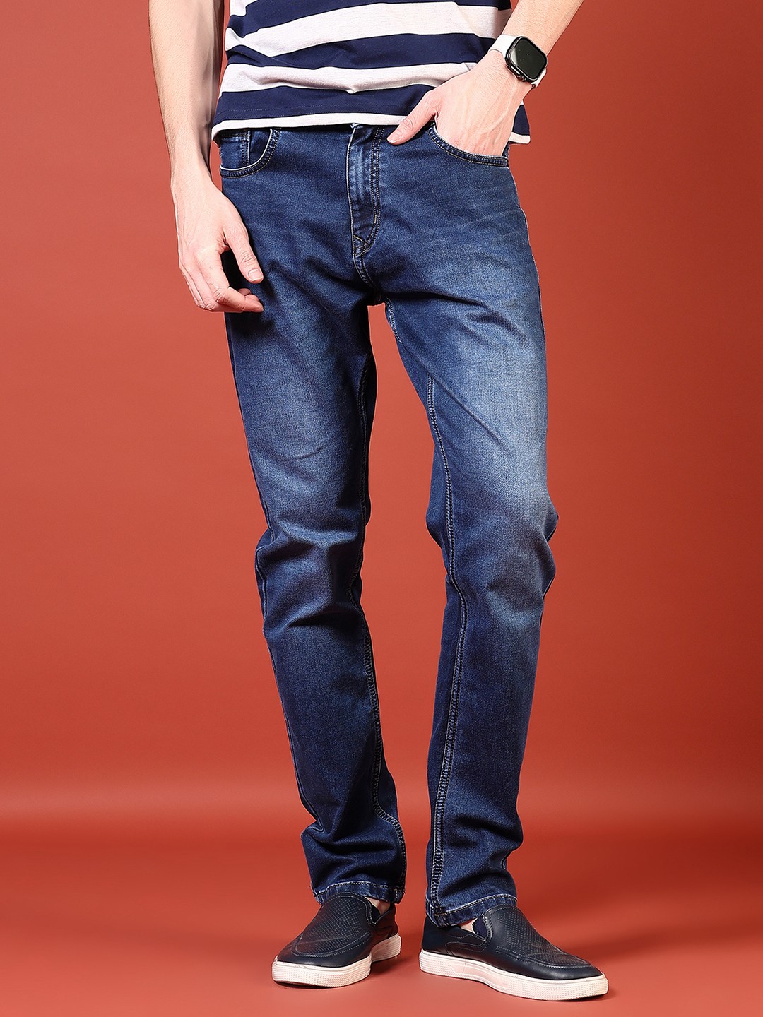 

V-Mart Men Skinny Fit Light Fade Jeans, Blue