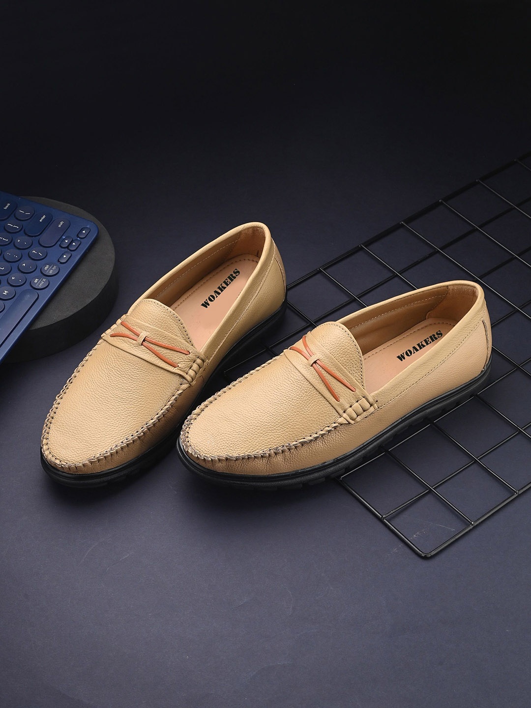 

Woakers Men Colourblocked Leather Loafers, Tan