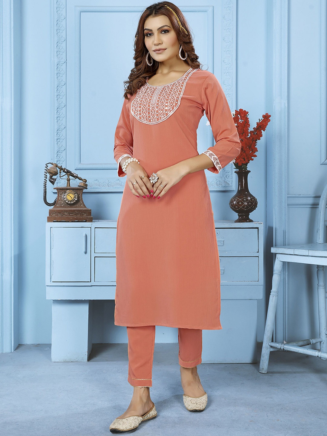 

DIVASTRI Women Floral Yoke Design Regular Gotta Patti Pure Cotton Kurta with Trousers, Peach
