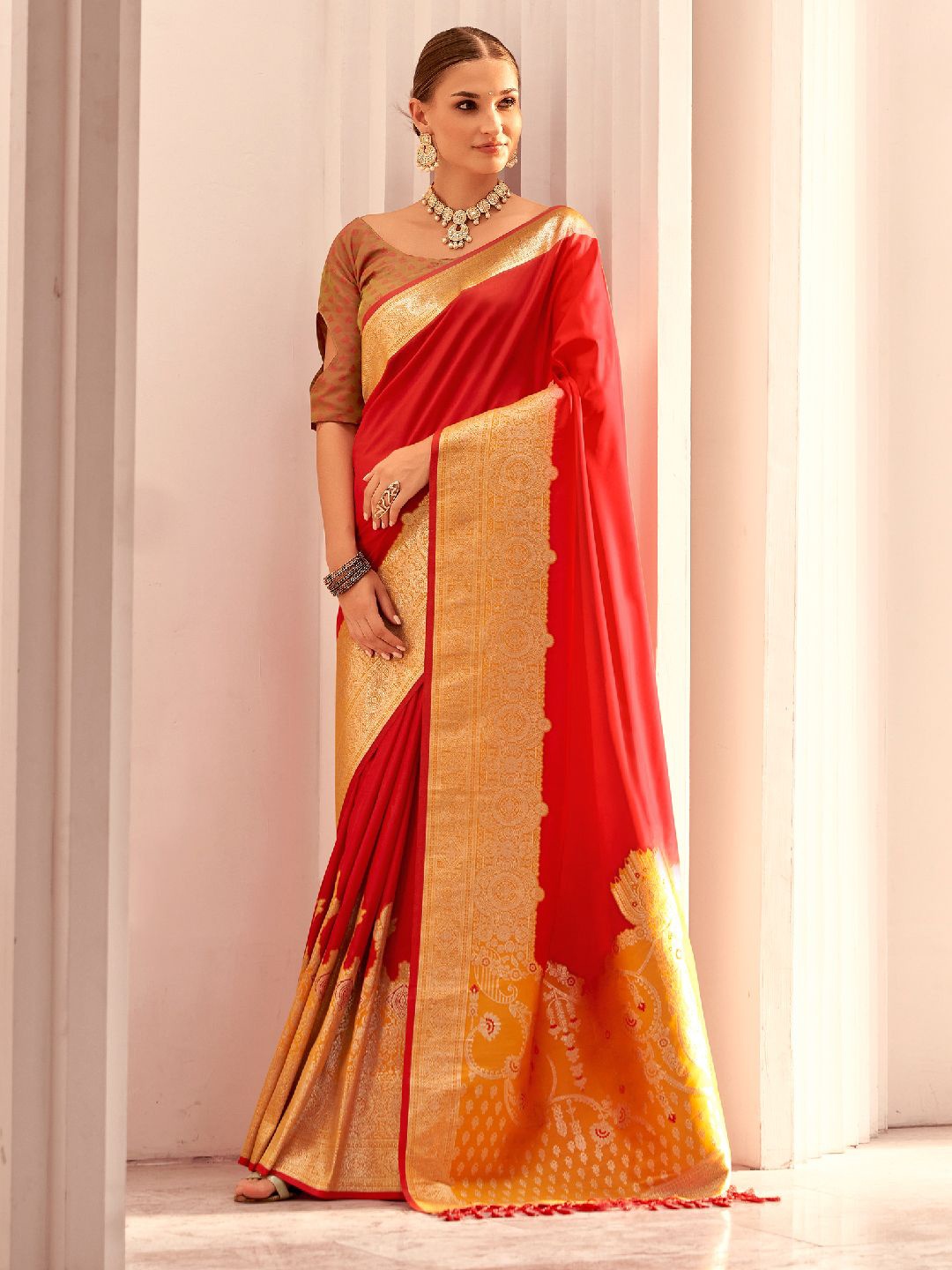 

DIVASTRI Woven Design Zari Silk Blend Designer Saree, Red