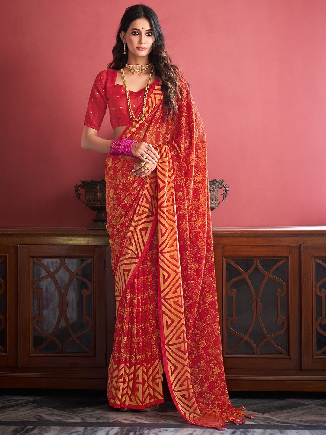 

Mitera Floral Poly Georgette Saree, Red