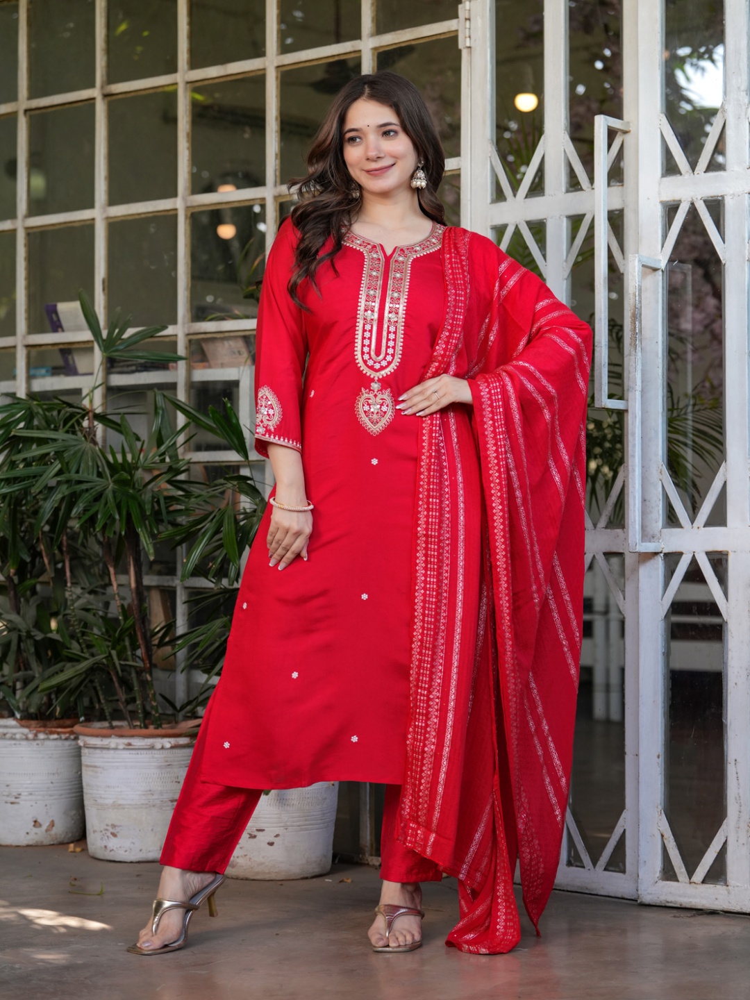 

BAPS Women Ethnic Motifs Embroidered Regular Beads and Stones Chanderi Cotton Kurta with Trousers & With, Red